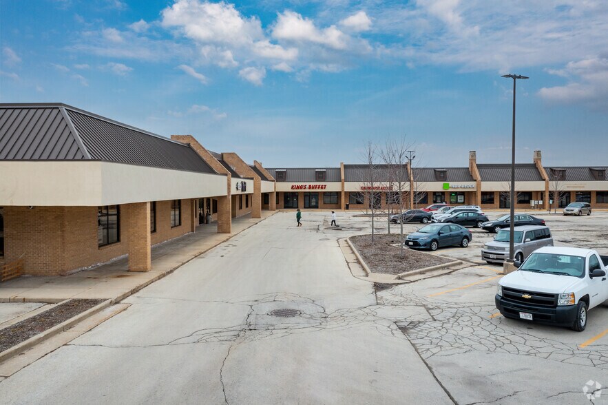 6743 W Greenfield Ave, West Allis, WI à louer - Photo du bâtiment - Image 1 de 9