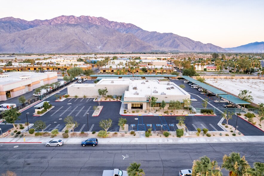 1201 Bird Center Dr, Palm Springs, CA à vendre - Photo du bâtiment - Image 3 de 9