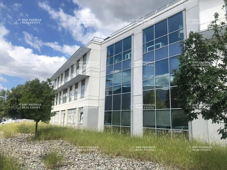 Office in Grenoble for lease - Building Photo - Image 2 of 12