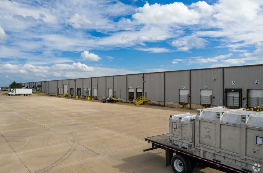 8121 Mid America Blvd, Oklahoma City, OK for lease - Building Photo - Image 3 of 3