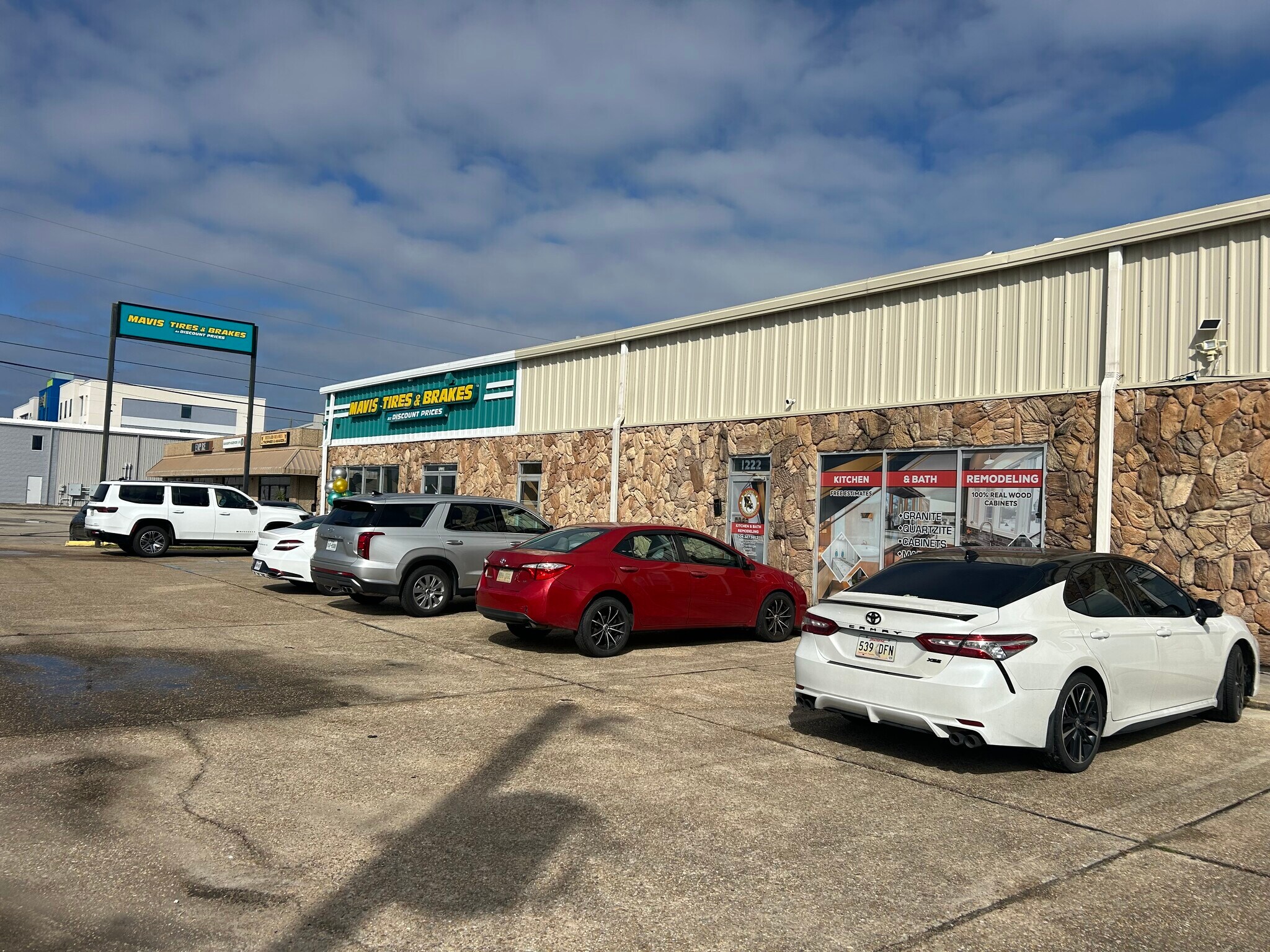 1222 Veterans, Kenner, LA for sale Primary Photo- Image 1 of 1