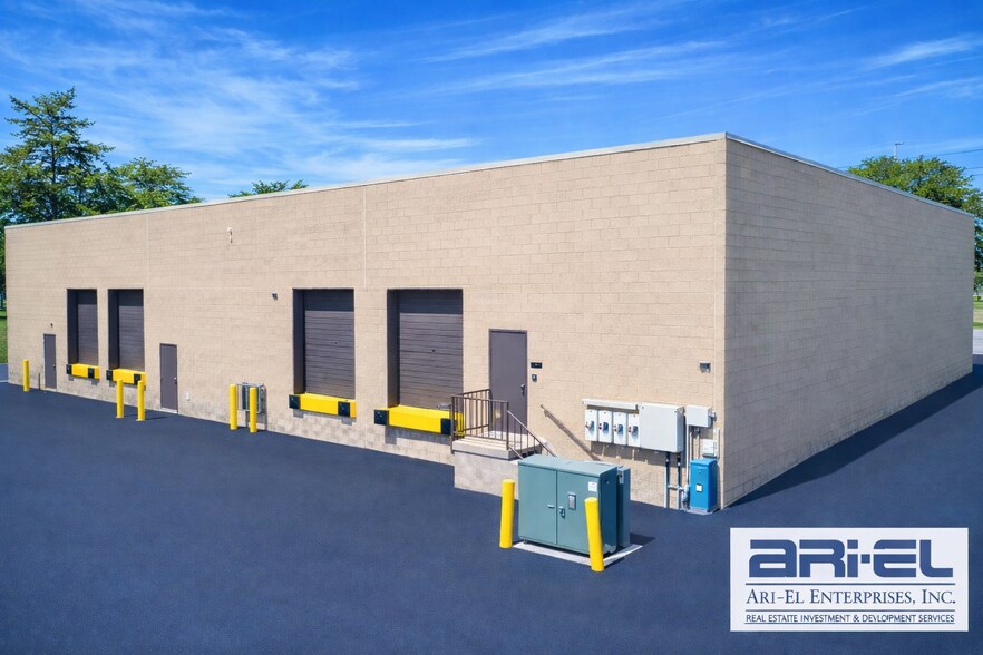37703-37713 Schoolcraft Rd, Livonia, MI à louer - Photo du bâtiment - Image 3 de 3