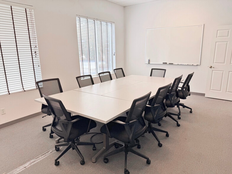 2529 Commerce Pky, North Port, FL for lease - Interior Photo - Image 3 of 16