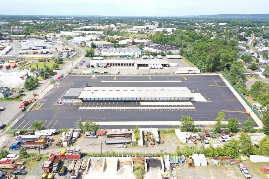 445 Hollywood Ave, South Plainfield, NJ à louer - Photo du bâtiment - Image 2 de 6