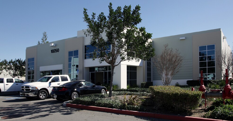 10250 Birtcher Dr, Jurupa Valley, CA à vendre - Photo principale - Image 1 de 1