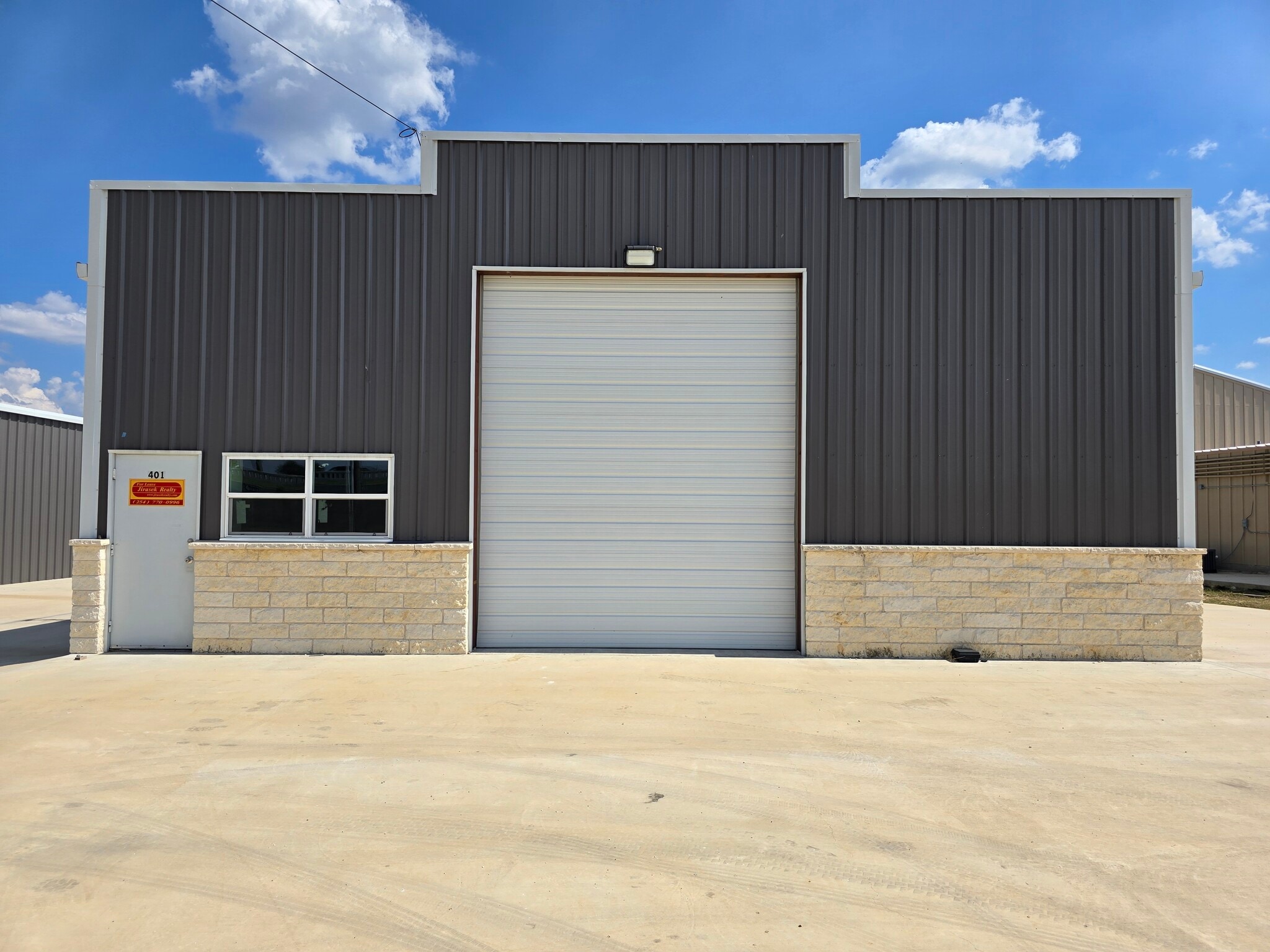 401 N Central Ave, Troy, TX for lease Primary Photo- Image 1 of 13