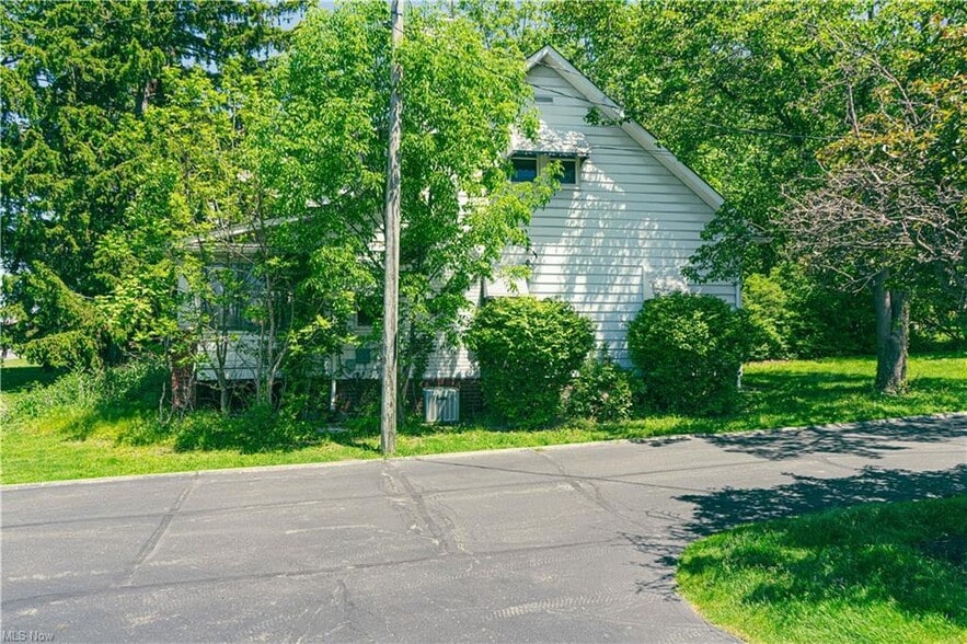21950 Euclid Ave, Euclid, OH for sale - Building Photo - Image 3 of 8