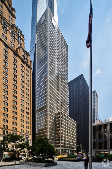 1330 Avenue of the Americas, New York, NY à louer - Photo du bâtiment - Image 2 de 14