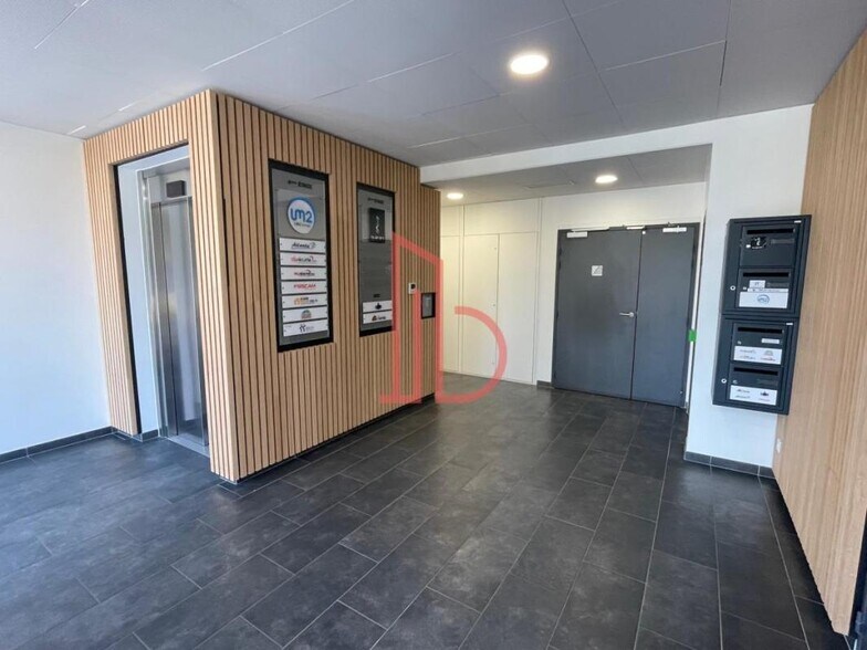 Office in Bordeaux for lease - Lobby - Image 2 of 8