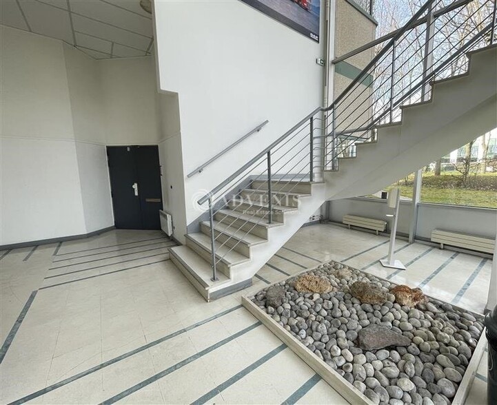 Office in Villepinte for lease - Interior Photo - Image 2 of 8