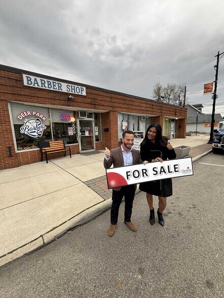 8000-8004 Blue Ash Rd, Cincinnati, OH à vendre - Photo du bâtiment - Image 2 de 15