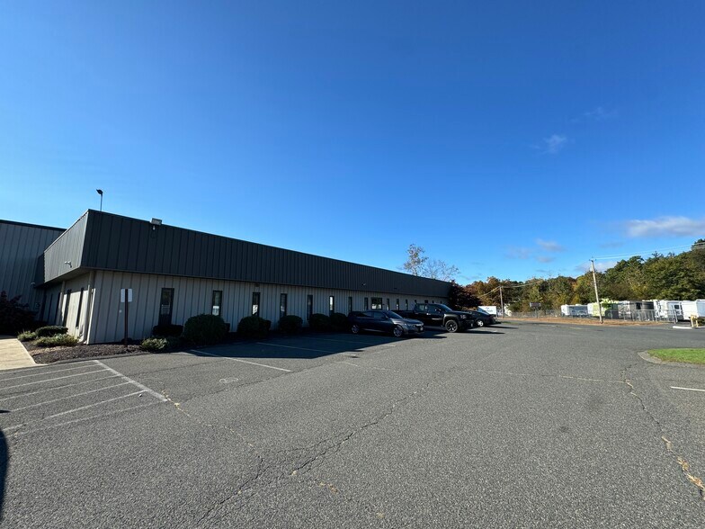 21 Industrial Dr, South Hadley, MA à louer - Photo du bâtiment - Image 2 de 16