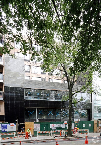 37-59 81 St, Jackson Heights, NY à vendre - Photo du bâtiment - Image 3 de 5