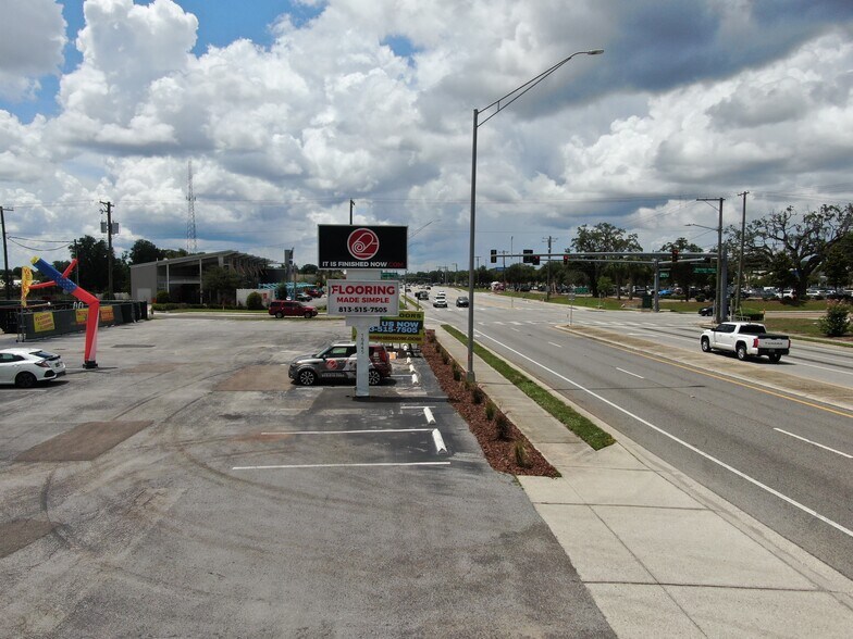 15445 N Nebraska Ave, Lutz, FL à louer - Photo du bâtiment - Image 2 de 18