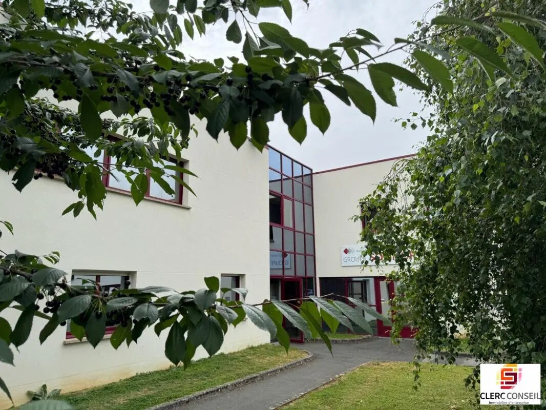 Office in Évreux for lease Building Photo- Image 1 of 18