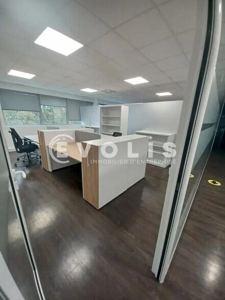 Office in Collégien for lease - Interior Photo - Image 2 of 7
