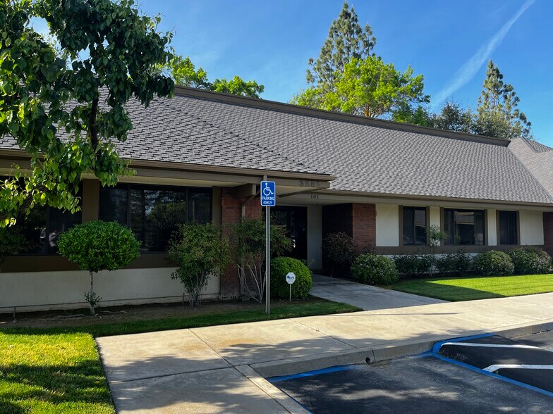 3585 W Beechwood Ave, Fresno, CA à vendre - Photo du bâtiment - Image 2 de 44