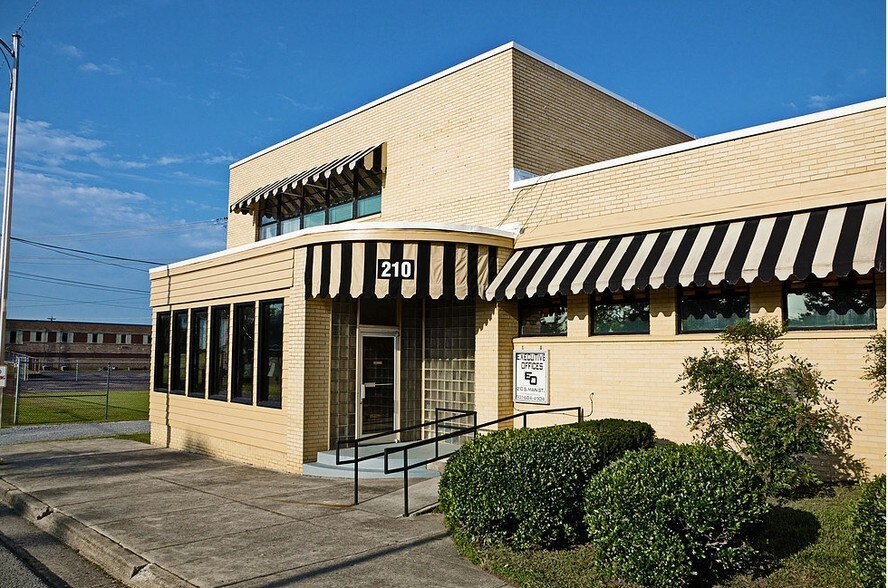 210 S Main St, Shelbyville, TN à louer - Photo du bâtiment - Image 2 de 5