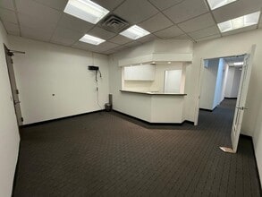560 Northern Blvd, Great Neck, NY for lease Interior Photo- Image 1 of 13