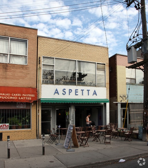 207 Augusta Ave, Toronto, ON for lease - Building Photo - Image 1 of 2
