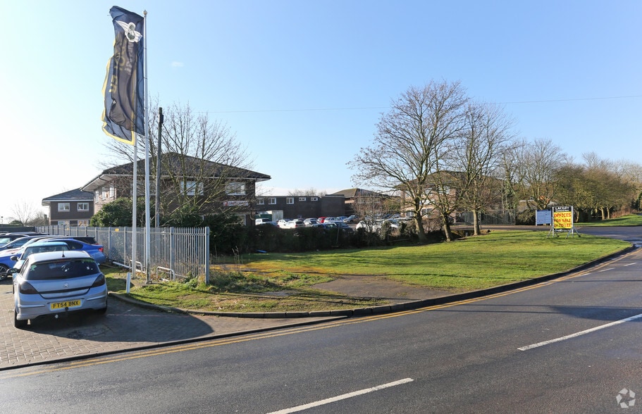 Grimsby Rd, Grimsby for lease - Building Photo - Image 3 of 7