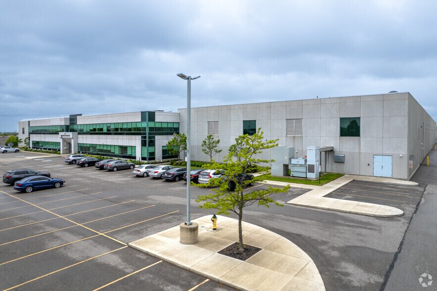 270 Spinnaker Way, Concord, ON à vendre - Photo du bâtiment - Image 1 de 1