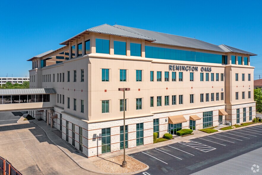 525 Oak Centre Dr, San Antonio, TX à louer - Photo du bâtiment - Image 2 de 4