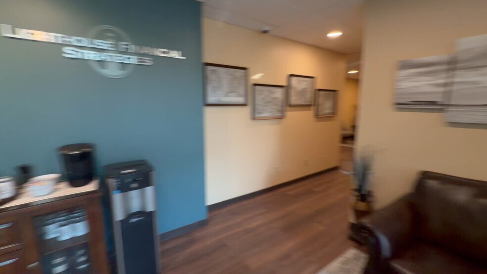 8730 Bourgade St, Lenexa, KS à vendre - Vidéo sur l’inscription commerciale - Image 2 de 21