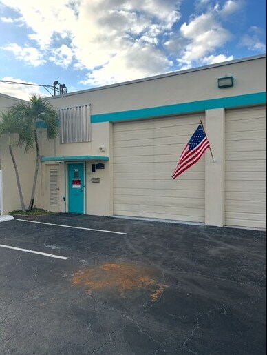 8891-8897 SW 129th Ter, Miami, FL à louer - Photo du bâtiment - Image 2 de 4