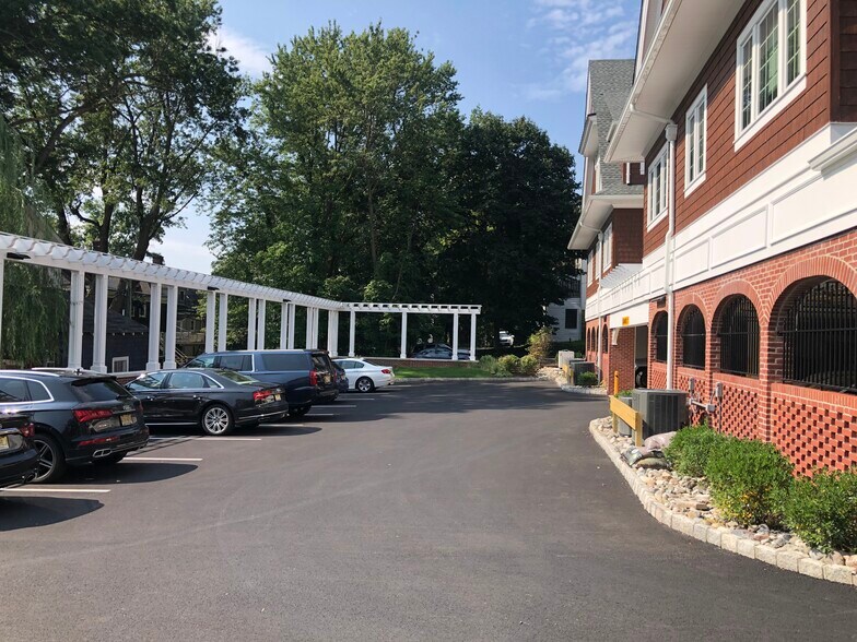 32 Mount Kemble Ave, Morristown, NJ à louer - Photo du bâtiment - Image 2 de 10