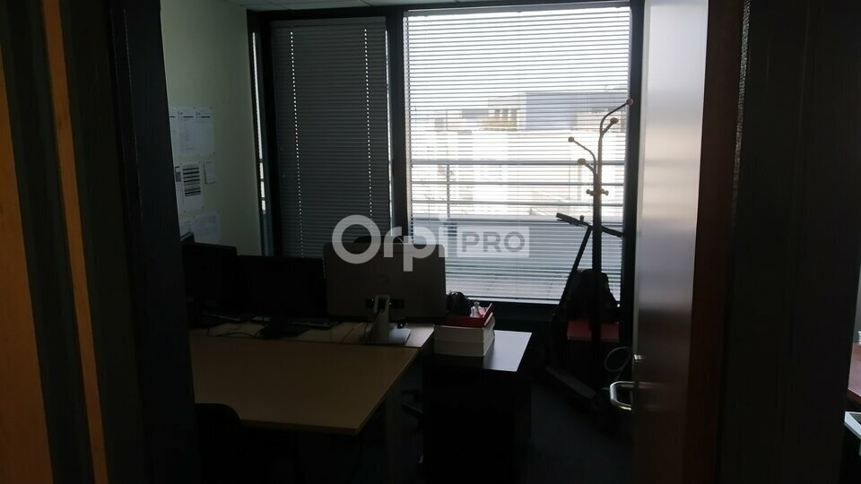 Office in Reims for lease - Interior Photo - Image 3 of 10