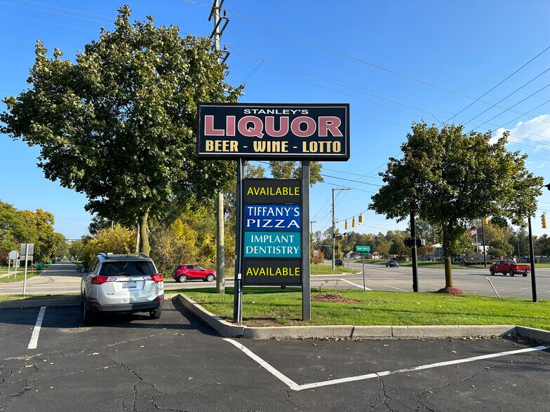 25000-25100 Telegraph Rd, Brownstown, MI à louer - Photo du bâtiment - Image 3 de 5