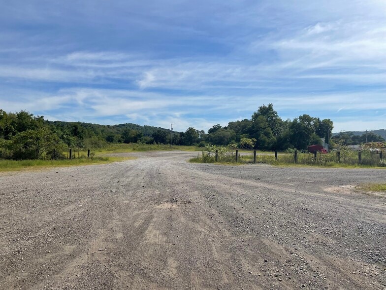 1630 Midland Beaver Rd, Industry, PA for sale - Primary Photo - Image 1 of 2