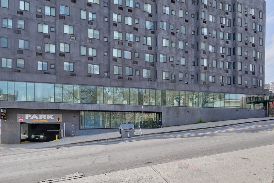 898 Saint Nicholas Ave, New York, NY for lease - Building Photo - Image 3 of 11
