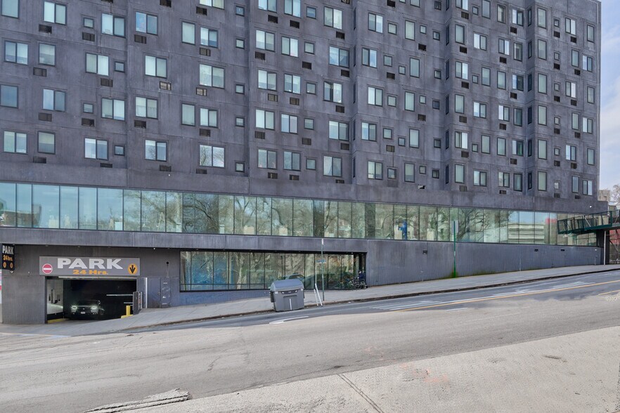 898 Saint Nicholas Ave, New York, NY à louer - Photo du bâtiment - Image 3 de 11