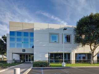 1 Technology Dr, Irvine, CA à louer - Photo du bâtiment - Image 2 de 6