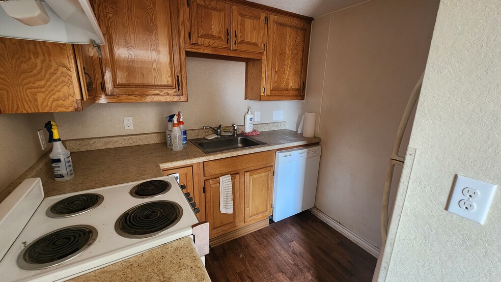 200 E Olive St, Holliday, TX à louer - Photo int rieure - Image 3 de 8