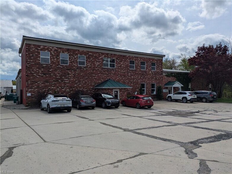 9755 Plank Rd, Montville, OH à vendre - Photo du bâtiment - Image 2 de 6