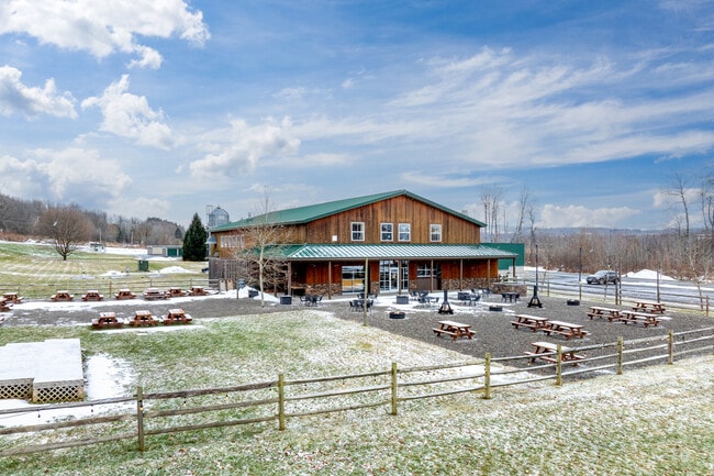 Plus de détails pour 1727 New York 12B, Hamilton, NY - Commerce de détail aux enchères