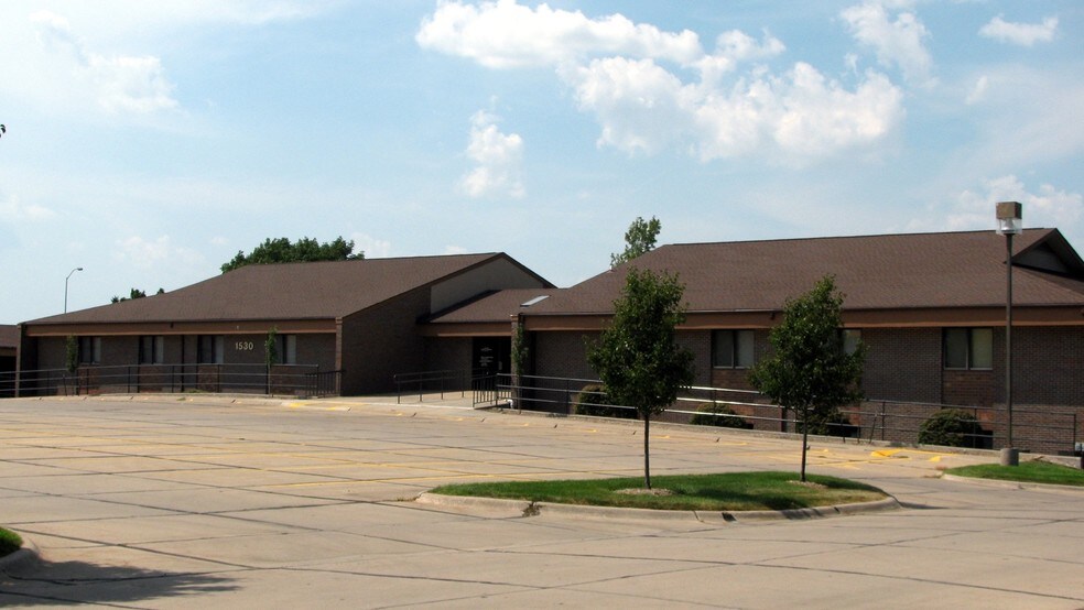 1530 S 70th St, Lincoln, NE à louer - Photo du bâtiment - Image 1 de 1