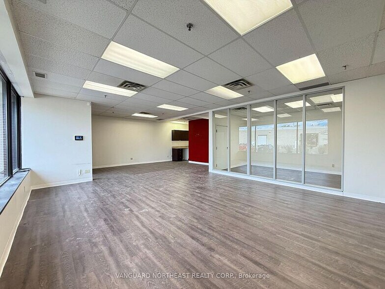 25 Valleywood Dr, Markham, ON à louer - Photo intérieure - Image 2 de 2