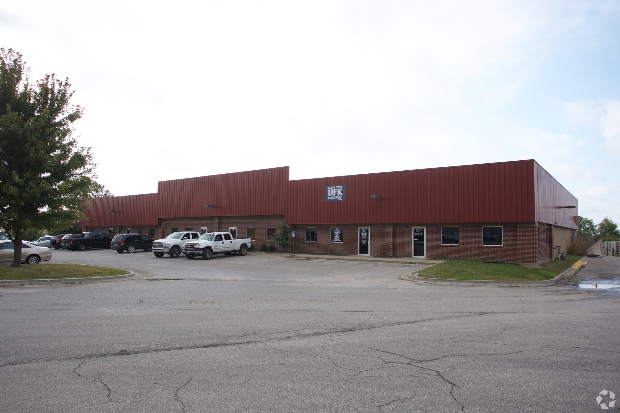 19441-19465 W 151st Ter, Olathe, KS for lease Primary Photo- Image 1 of 8