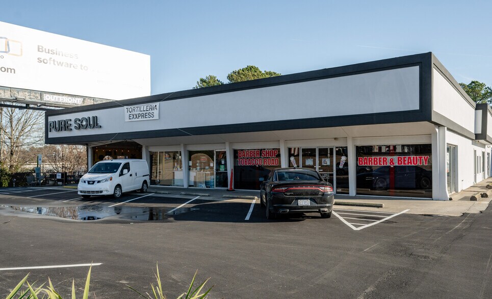 4125-4142 Durham Chapel Hill Blvd, Durham, NC à louer - Photo du bâtiment - Image 3 de 13