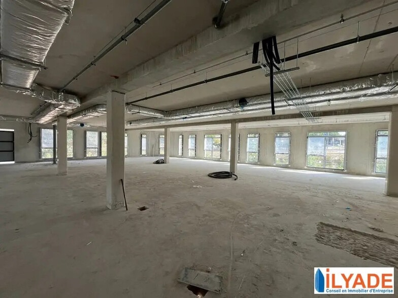 Bureau dans Meyreuil à louer - Photo intérieure - Image 2 de 11