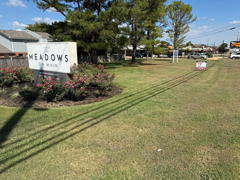 2700 W Main St, Tupelo, MS à vendre - Photo du bâtiment - Image 2 de 12