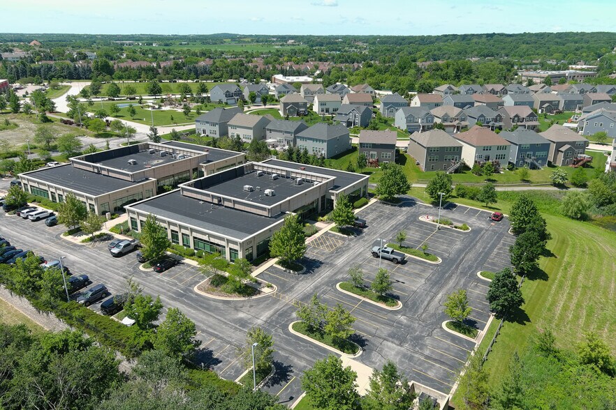 320 Cardinal Dr, St Charles, IL à louer - Photo du bâtiment - Image 2 de 36