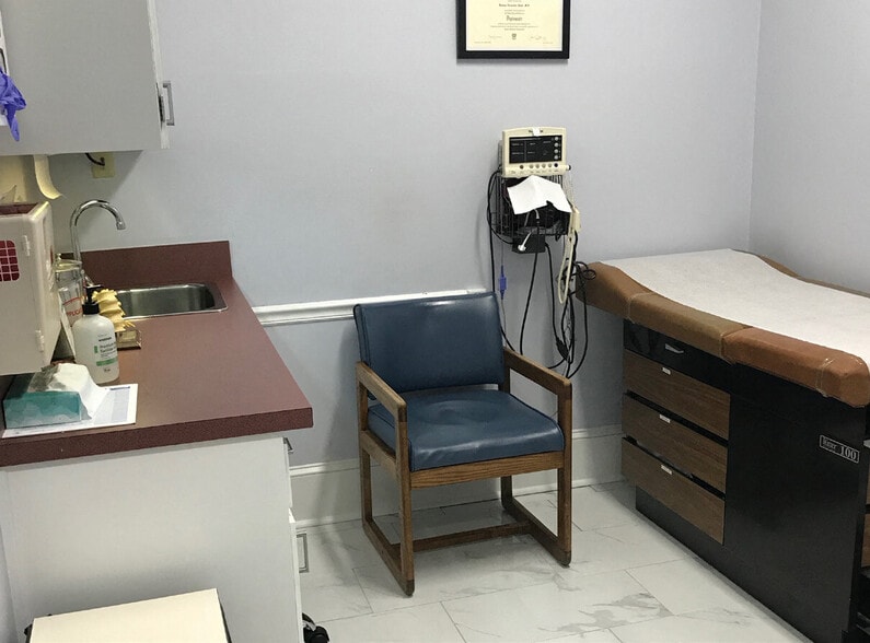 3652 Chamblee Dunwoody Rd, Chamblee, GA for lease - Building Photo - Image 2 of 3