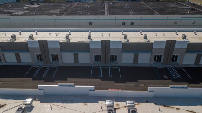 Plus de détails pour 1690 NW 108th Ave, Miami, FL - Industriel à louer