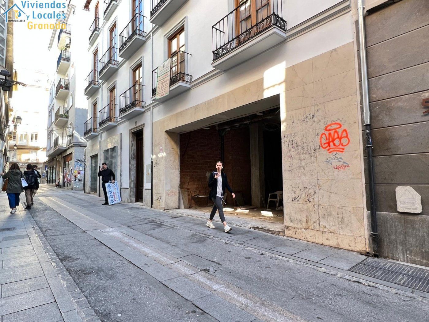 Retail in Granada for lease Building Photo- Image 1 of 6