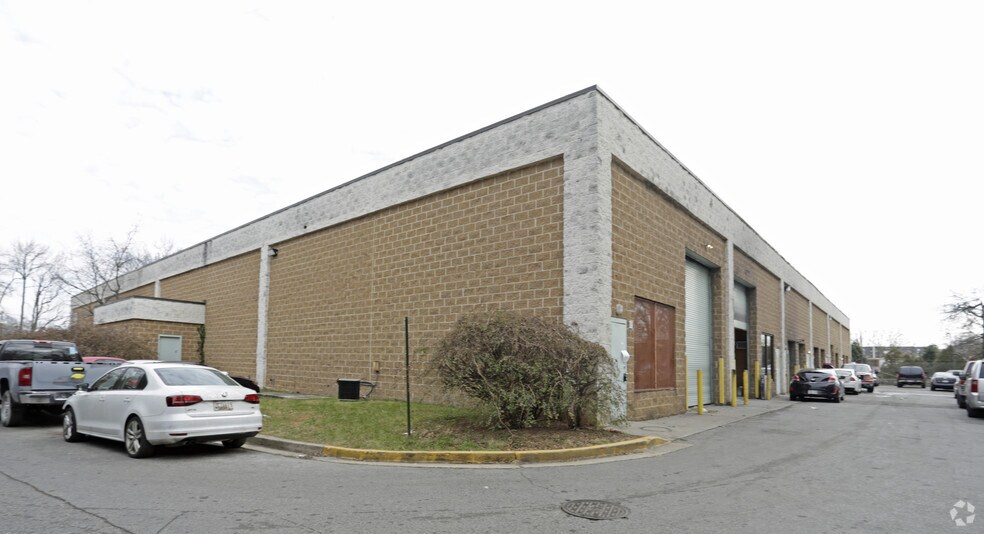 9215 51st Ave, College Park, MD à louer - Photo du bâtiment - Image 1 de 5